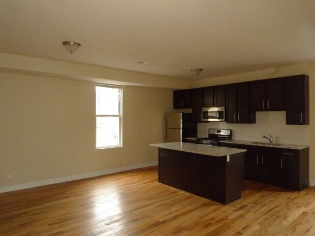 Building Photo - 1608 N Bosworth Ave