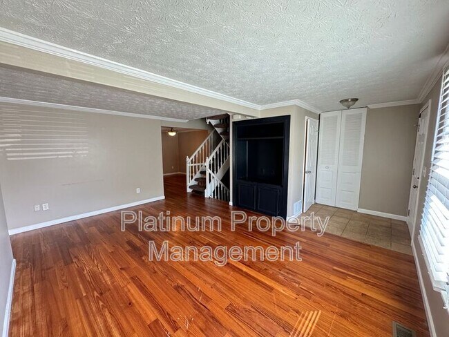Building Photo - 2065 Fairways Ct