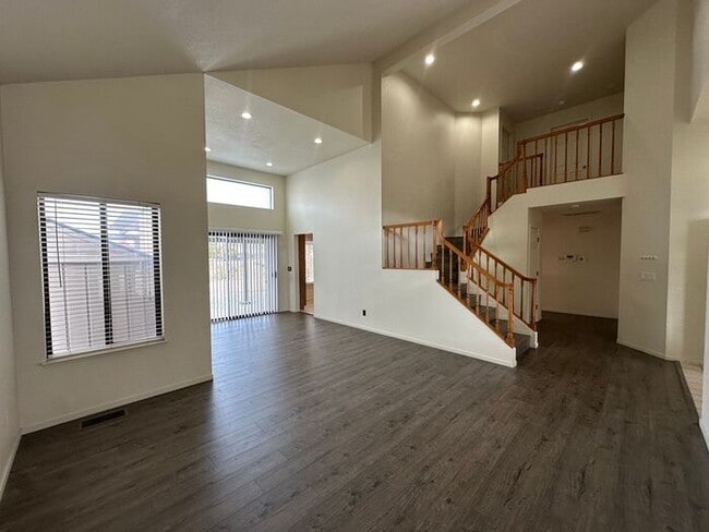 Building Photo - MOVE IN SPECIAL!! DEPOSIT MOVES YOU IN!!!