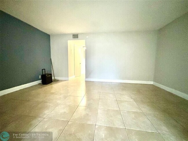 Foto del edificio - 8007 SW 6th St