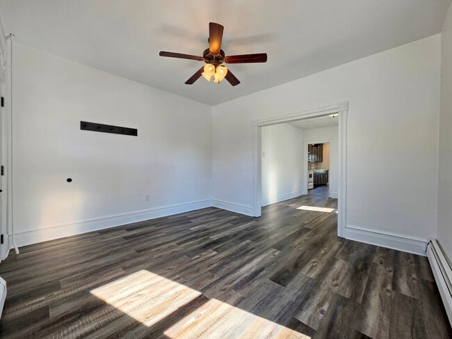 Building Photo - 4 E Muth Ave