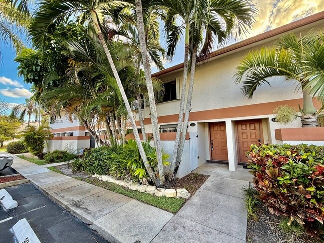 Building Photo - 4403 SW 70th Terrace