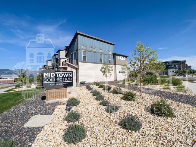 Building Photo - LOCATION! Amazing Mountain Views