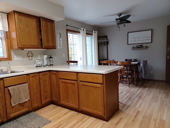 Island - 2550 W Oakwood Rd