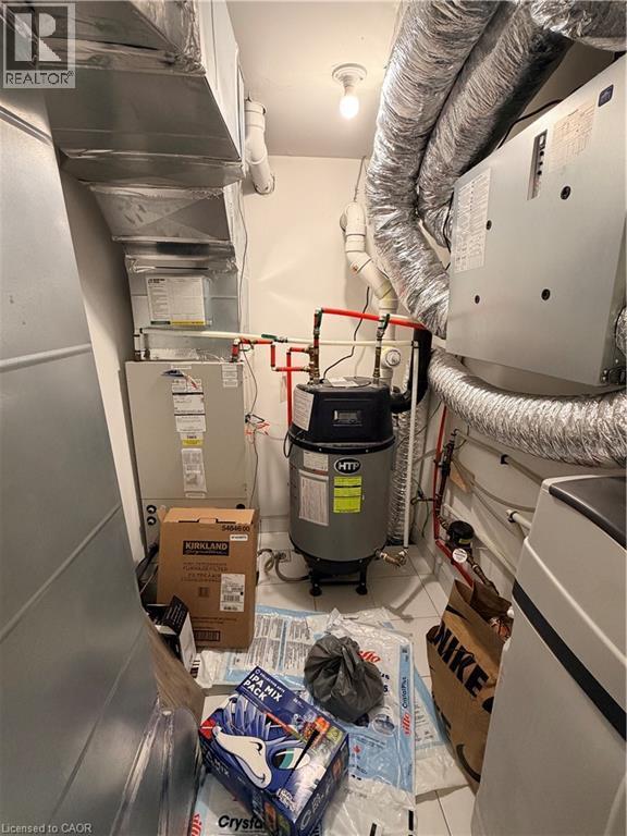 Building Photo - 10 Palace St