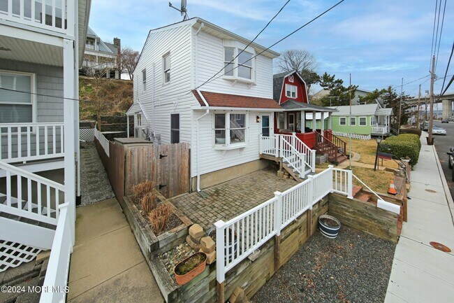 Building Photo - 67 S Bay Ave