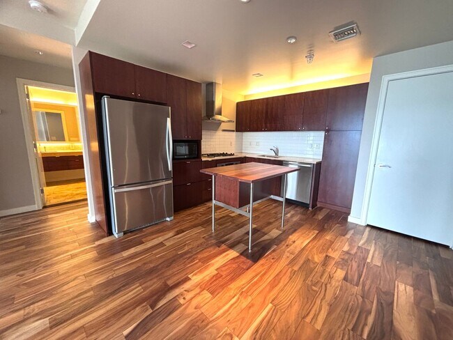 Foto del edificio - 1 Oversized Bedroom Condo w/ a Water View,...