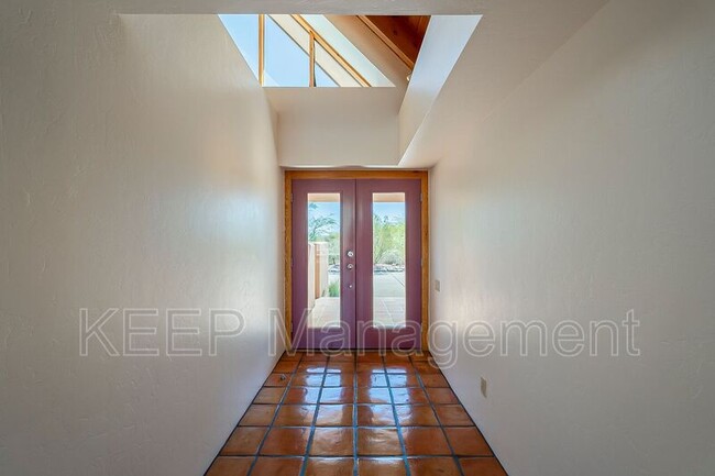Building Photo - 3460 Placita de la Jolla del Sol