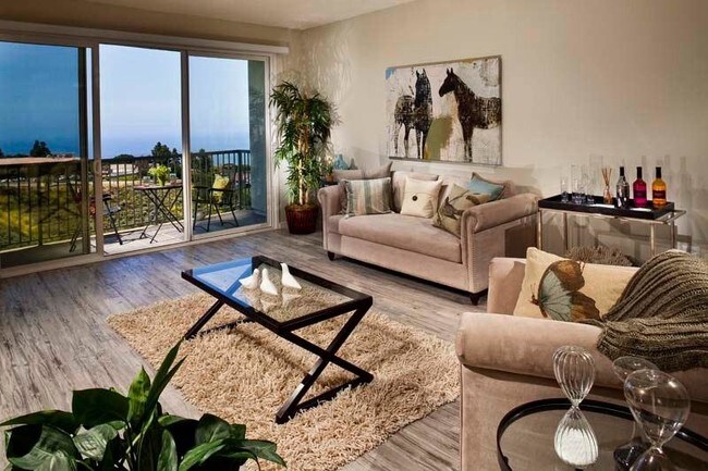 Salas de estar espaciosas - Vista Catalina at Rancho Palos Verdes