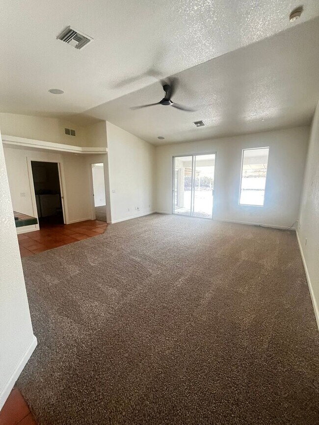Building Photo - 210 White Oak Dr