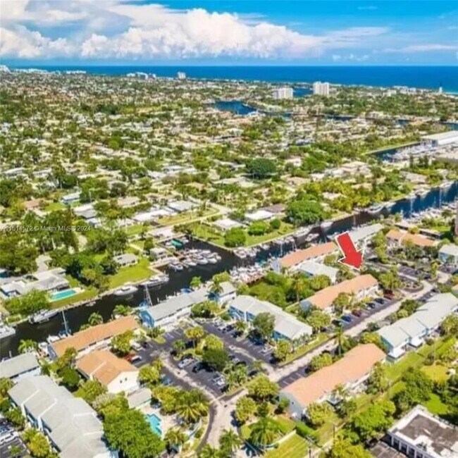 Building Photo - 2763 NE 15th St