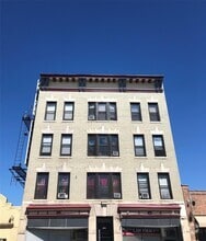 Building Photo - 727 Main St