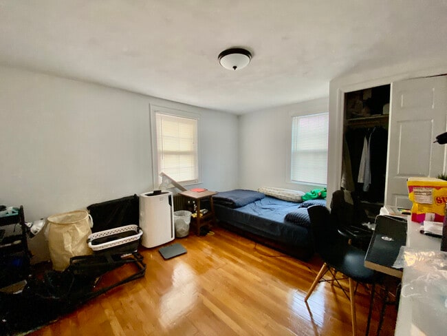 Foto del edificio - 136 Burget Ave