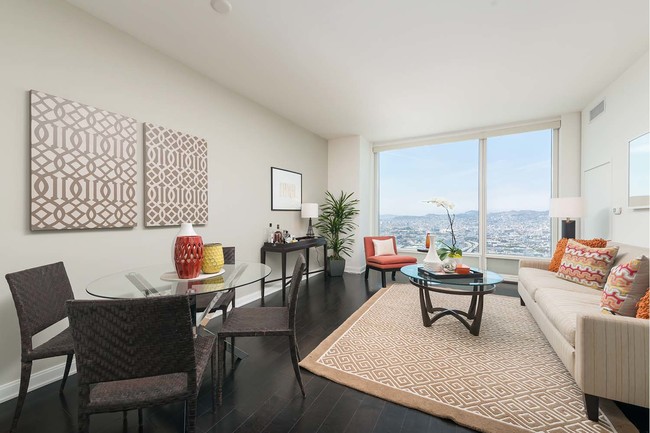 Building Photo - Luxurious View Condo at One Rincon Hill