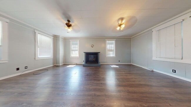 Building Photo - Large home in Galion Schools