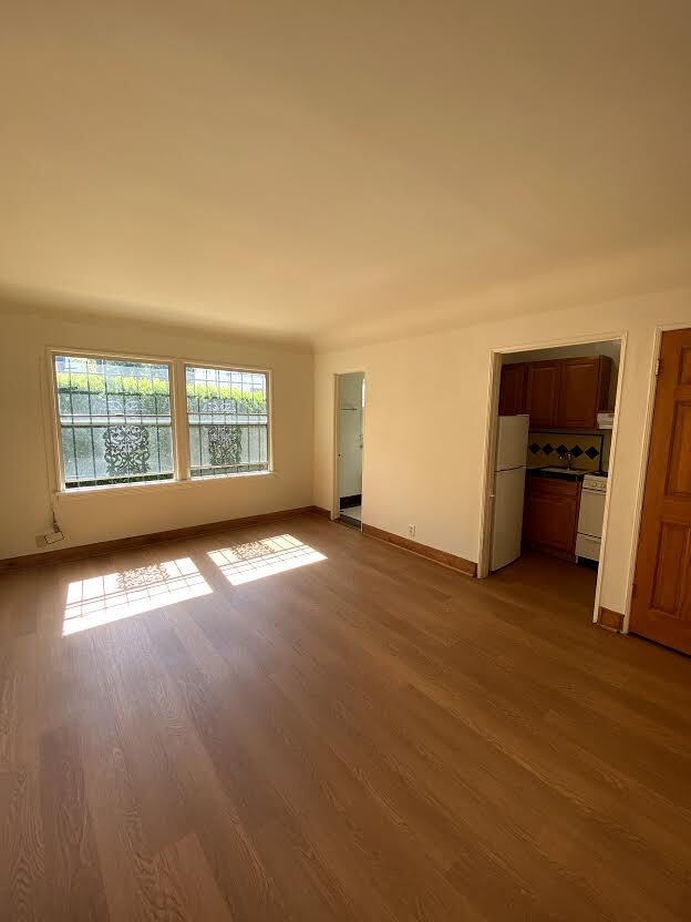 Building Photo - Carlton Way Apartments