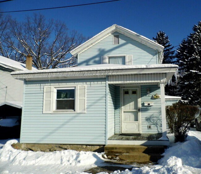 Building Photo - 709 Spring St