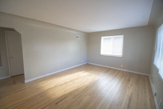 Foto del edificio - 2410 S Ogden St