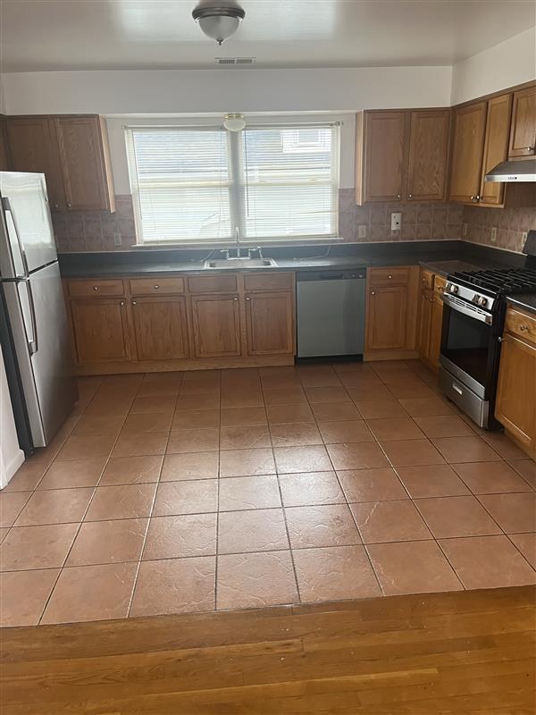 Cocina abierta - 112 Hillyer St