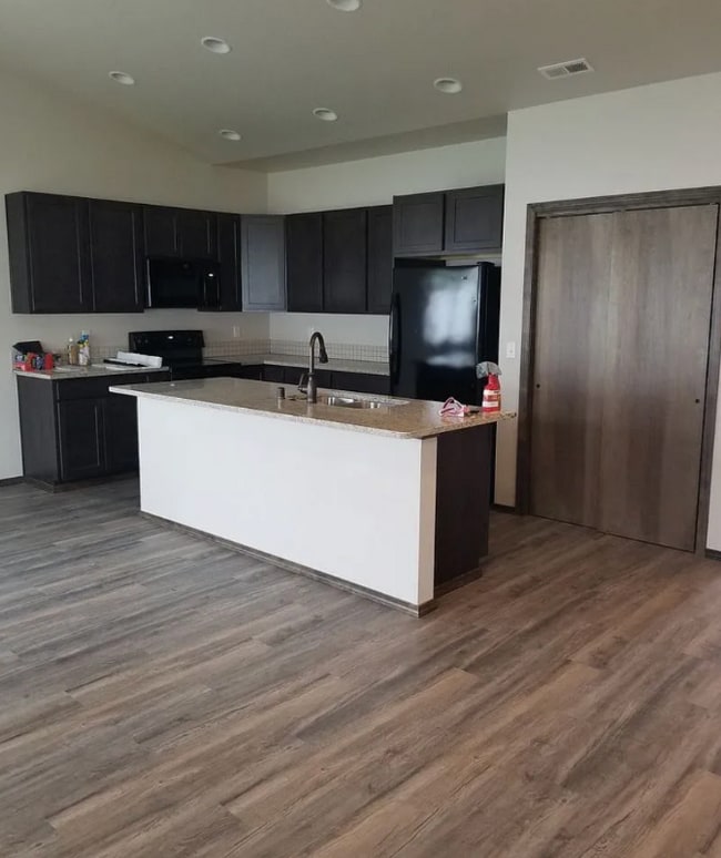 Foto del edificio - 4421 E Buckeye Ave