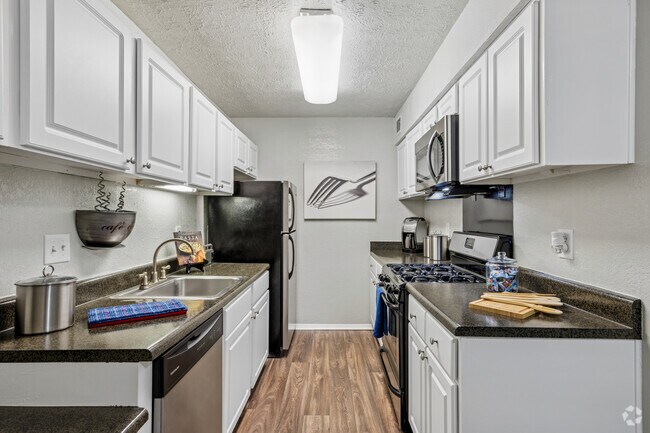 Interior Photo - Dunwoody Crossing
