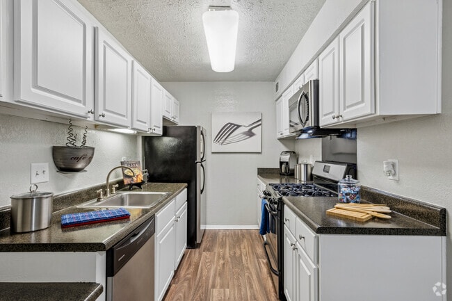 Interior Photo - Dunwoody Crossing