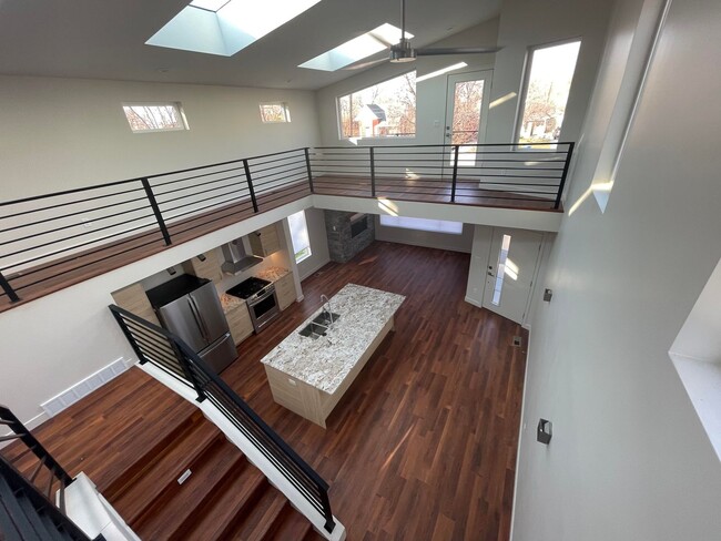 Building Photo - Welcome to this stylish and modern 2-bedro...