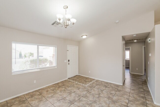 Foto del edificio - 16274 W Lupine Ave