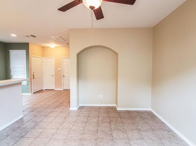 Building Photo - 7 Scenic Brook Ct
