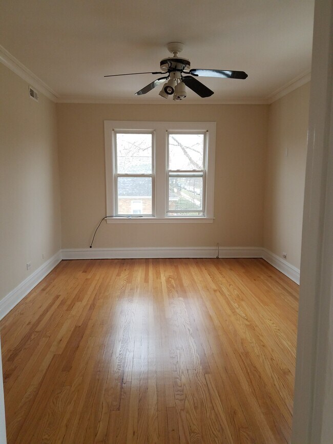 Foto del edificio - 4520 W Wellington Ave