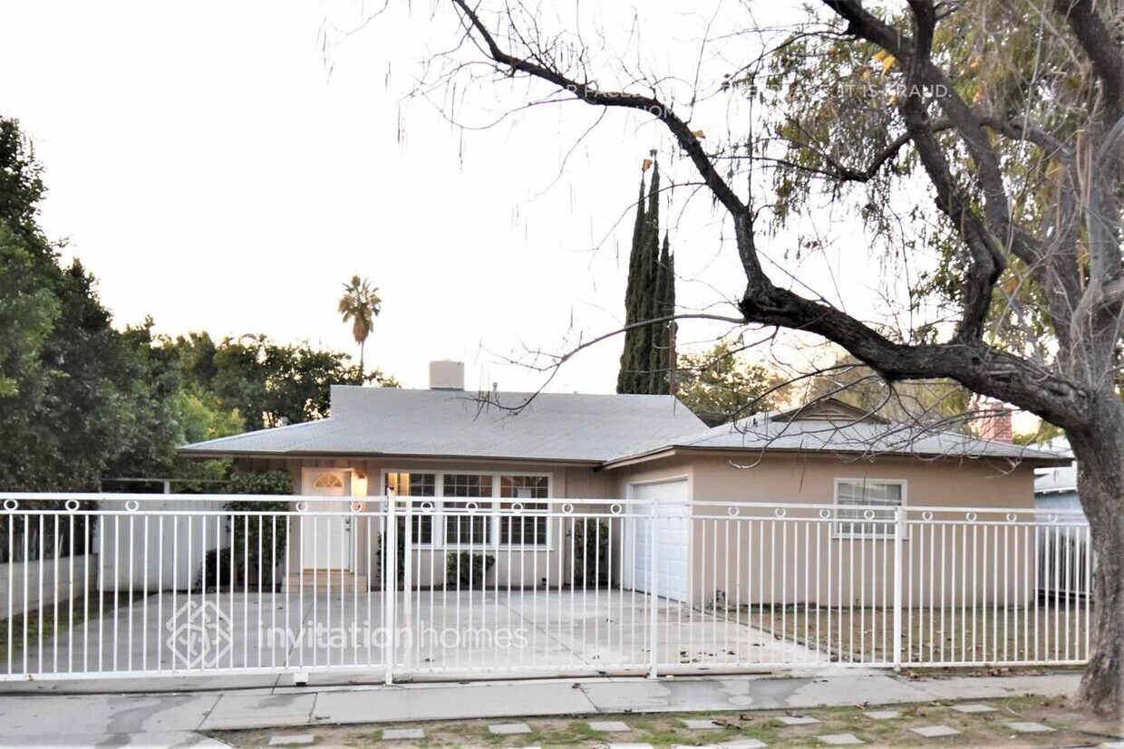 Primary Photo - 6451 Gaviota Ave