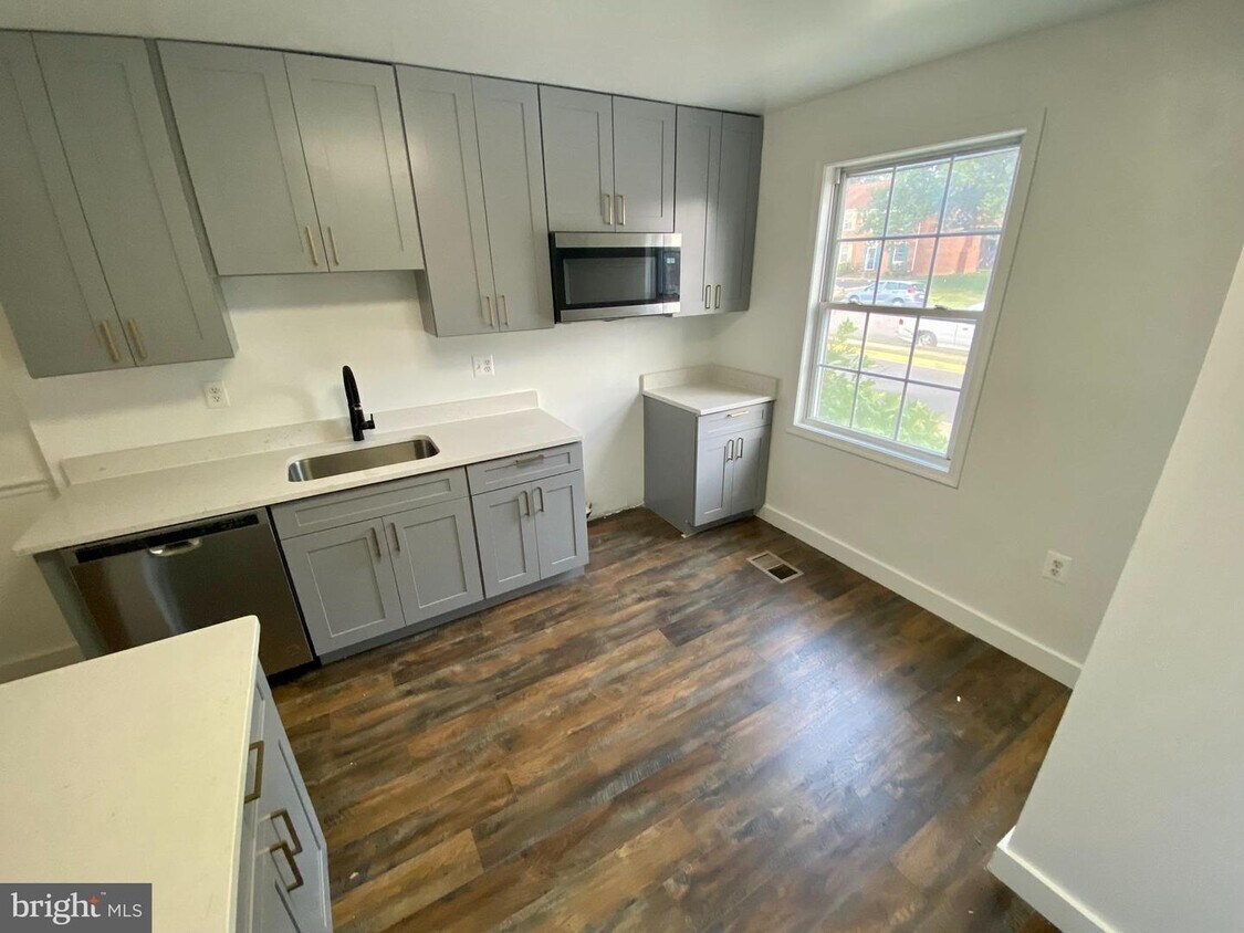 Foto principal - 7240 Evanston Rd