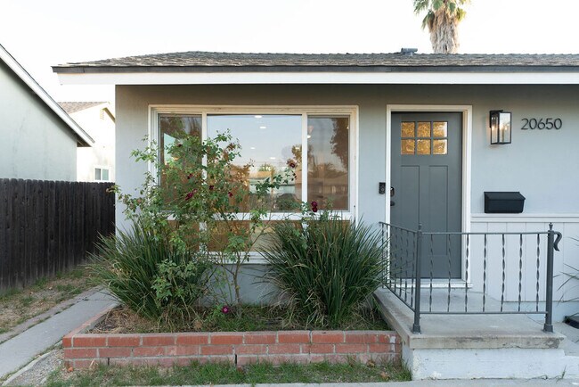 Foto del edificio - 20650 Leadwell St