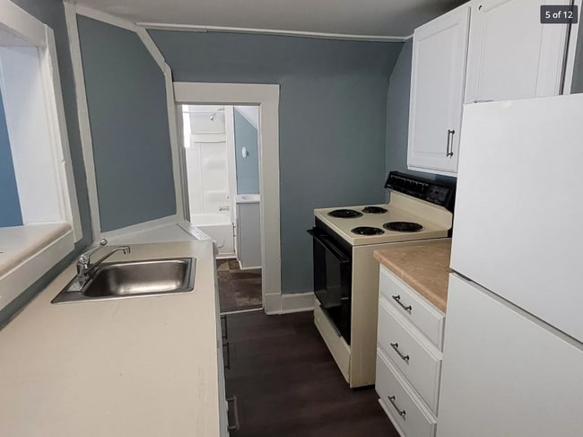 kitchen2 - 1755 W Morris St