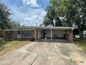 Building Photo - 3001 Hummingbird Ln