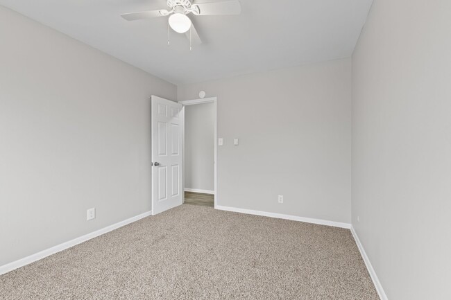 Building Photo - 4200 N Arlington Ave