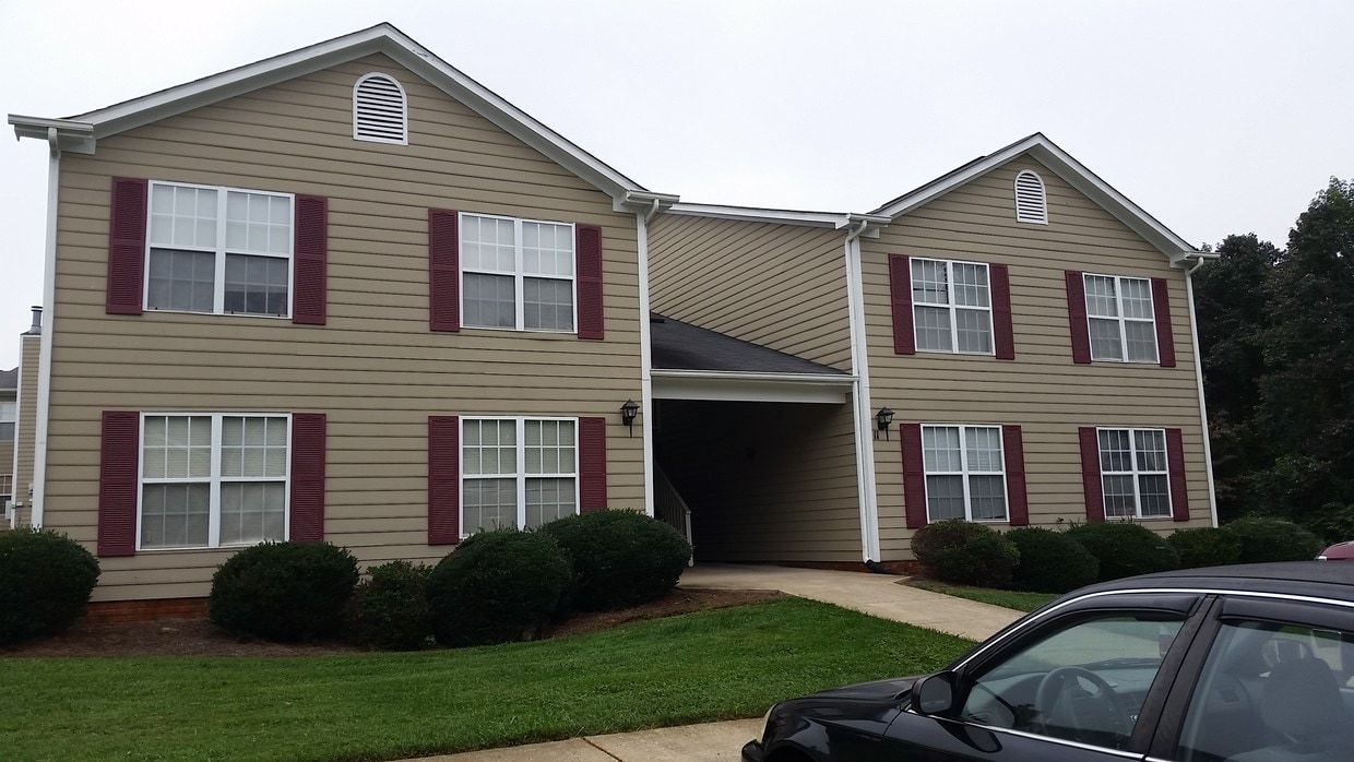 11 Meadowood Glen Way, Greensboro, NC 27409 Condo for Rent in