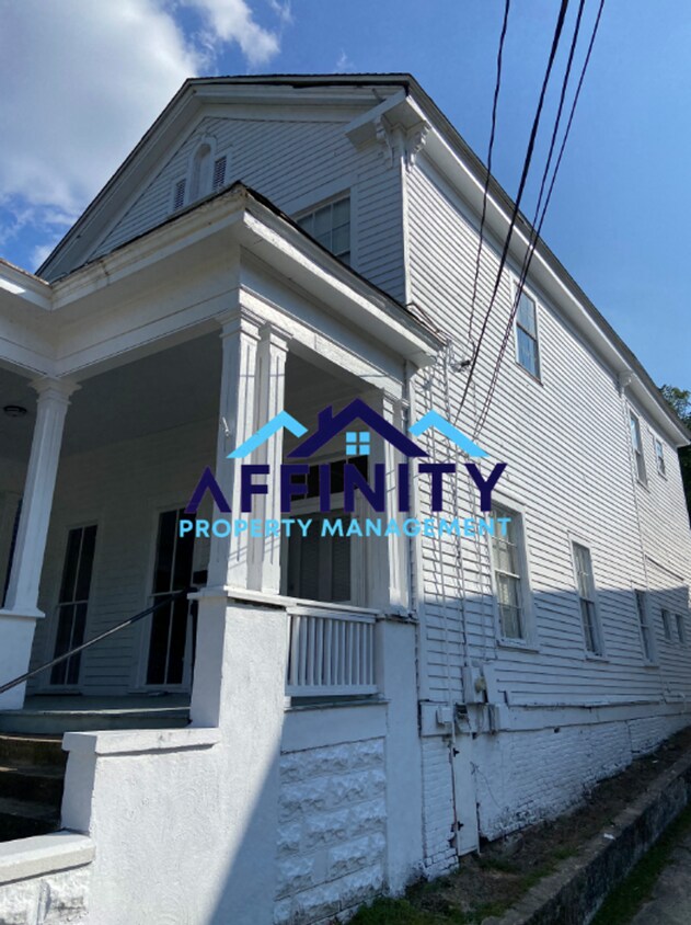 928 Magnolia St Unit 928 Magnolia Street Apt 4, Macon, GA 31201 Room