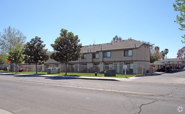 Building Photo - Park Place Townhomes