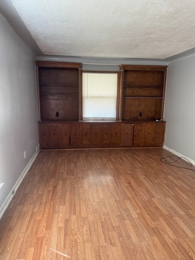 Foto del edificio - 2 bedroom/ 1 bathroom Duplex!
