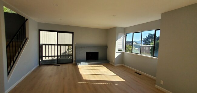 Building Photo - 35 Crags Ct