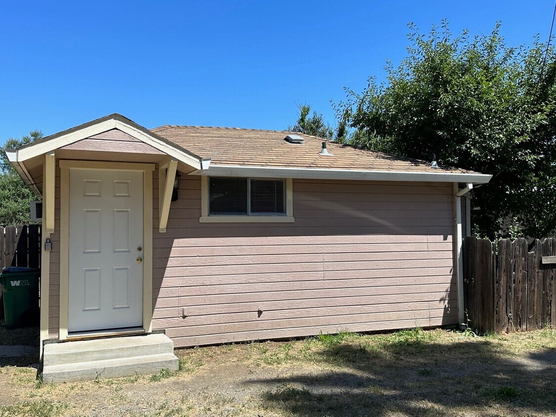 225 Vine St, Willows, CA 95988 House Rental in Willows, CA