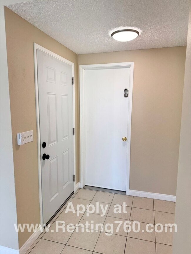 Foto del edificio - Spacious and Updated 3 Bed 2 Bath Home!
