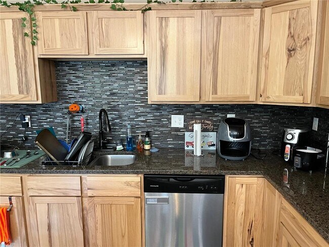 Building Photo - 742 Pascal St N