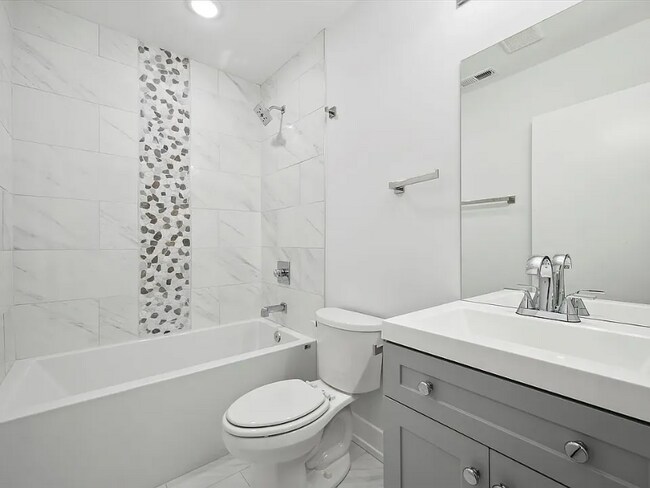 Foto del edificio - 2107 N Fairhill St