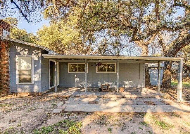 Foto del edificio - 810 S Center St