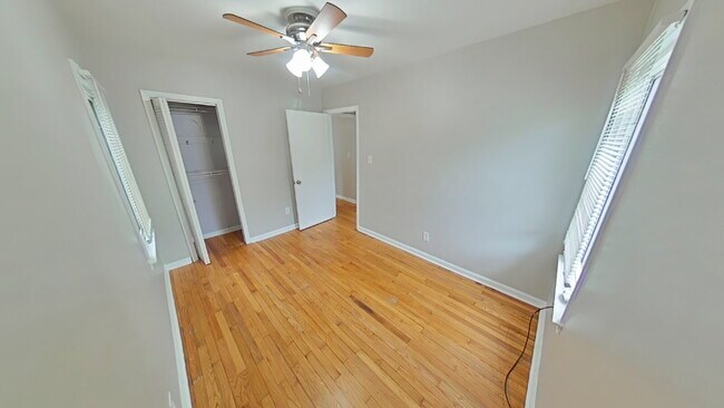 Foto del edificio - 3-Bedroom Home with Gleaming Hardwood Floors in Harper Woods!
