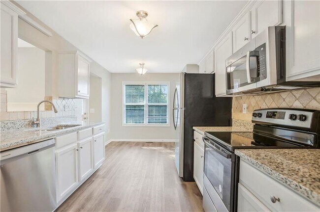 Foto del edificio - 703 Bearden Rd