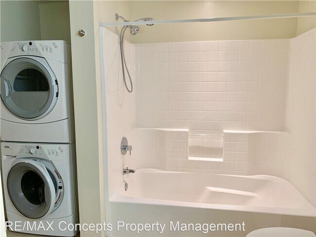 Building Photo - 1 br, 1 bath House - 309 E 5th Street, #404