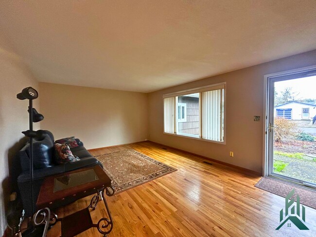 Foto del edificio - Amazing 3-bedroom, 1.5-bathroom Single-family Home